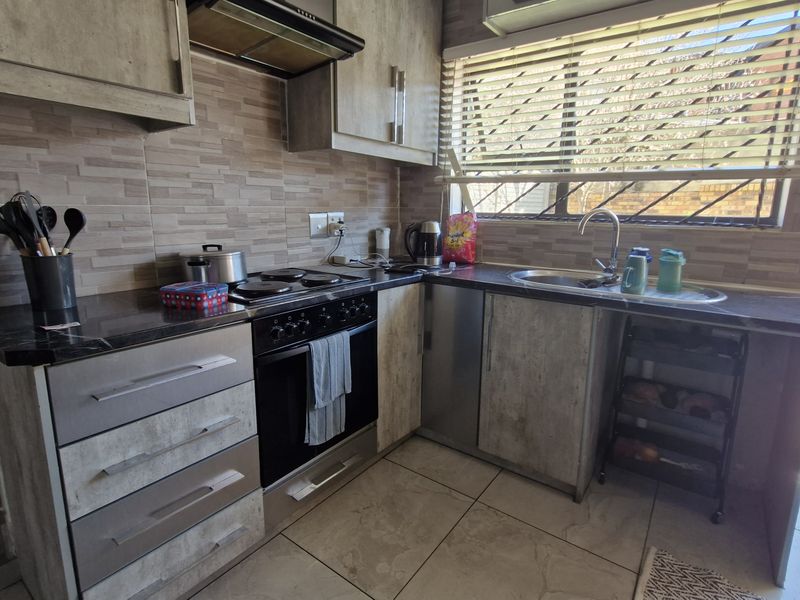 Secure, Comfortable Living for Families and First-Time Buyers. - Photo 4