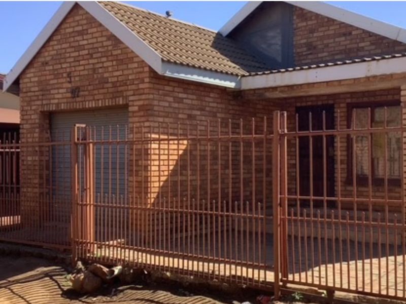 Three Bedroom Home For Sale In Ikageng - Sarafina Ext 2 - Photo 2
