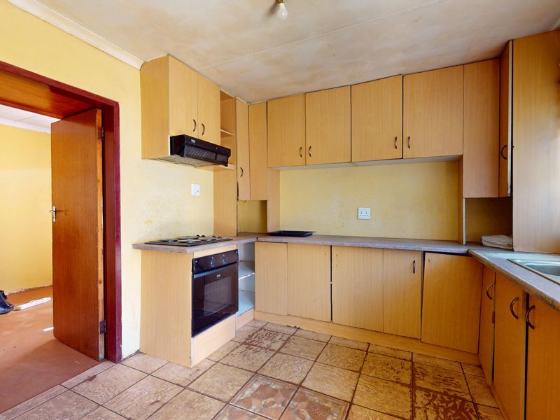Three Bedroom Home For Sale In Ikageng - Sarafina Ext 2 - Photo 9