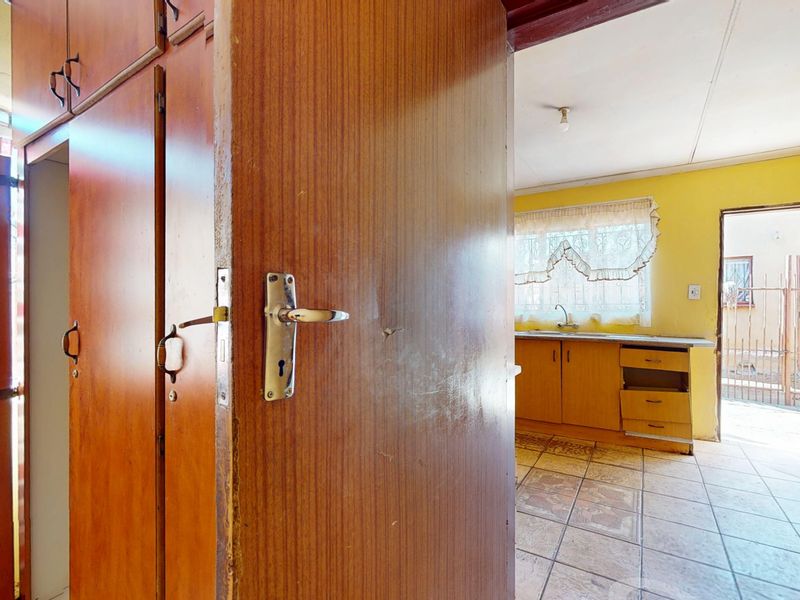 Three Bedroom Home For Sale In Ikageng - Sarafina Ext 2 - Photo 7