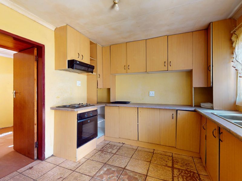 Three Bedroom Home For Sale In Ikageng - Sarafina Ext 2 - Photo 3