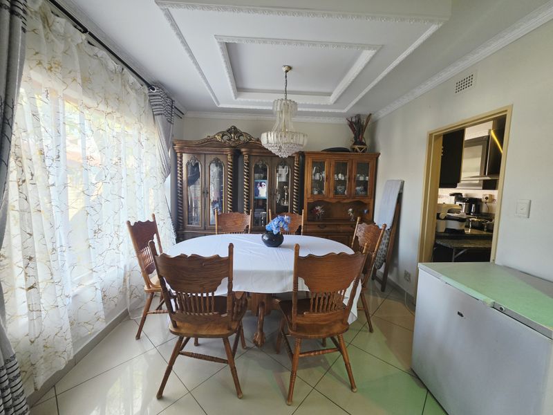 Spacious Family Home with Outbuilding in Sought-After Grantham Park - Photo 9