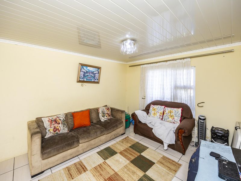 Exceptional Family Home with Income Potential on a Large Erf - Photo 10