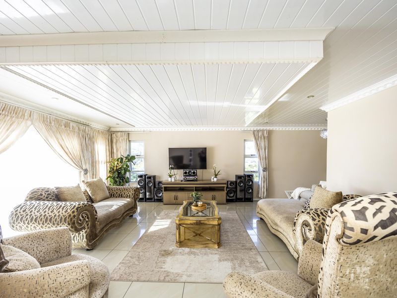 Exceptional Family Home with Income Potential on a Large Erf - Photo 6