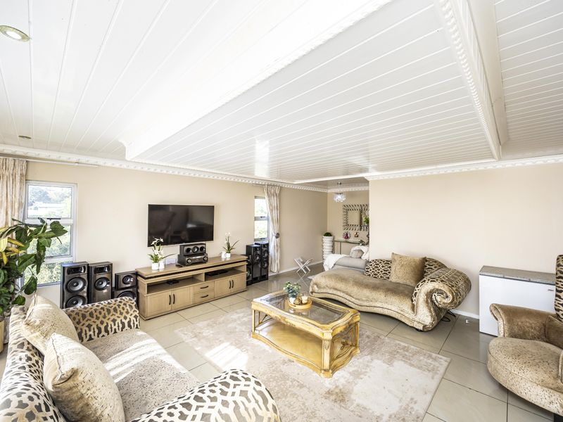 Exceptional Family Home with Income Potential on a Large Erf - Photo 7