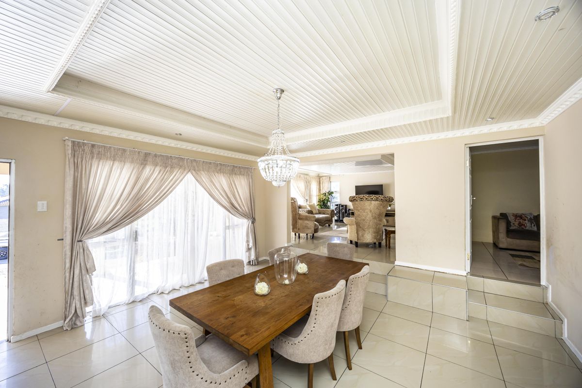 Exceptional Family Home with Income Potential on a Large Erf - Photo 4