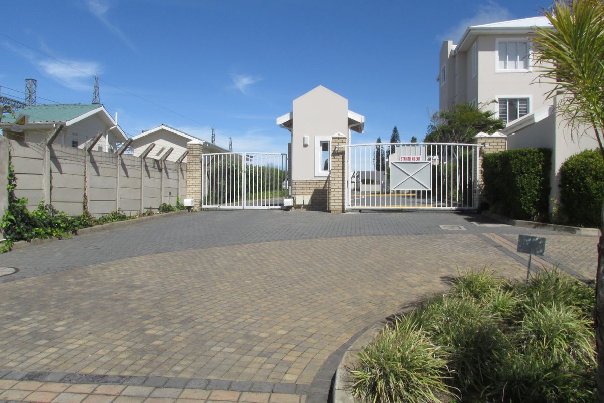 PRICED TO GO! Modern lock up and go Apartment in Popular Complex in Beacon Bay - Photo 3