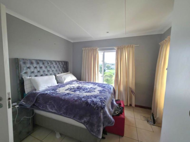PRICED TO GO! Modern lock up and go Apartment in Popular Complex in Beacon Bay - Photo 9