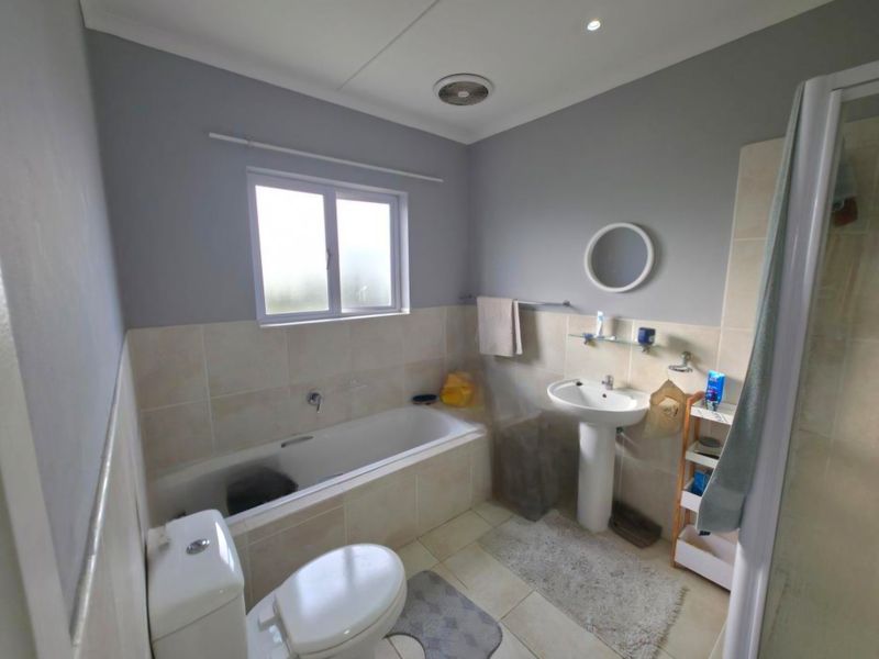 PRICED TO GO! Modern lock up and go Apartment in Popular Complex in Beacon Bay - Photo 8