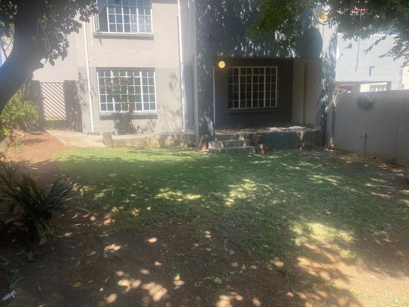 Charming 2-Bedroom Home with Private Garden & Pool Access - Photo 1