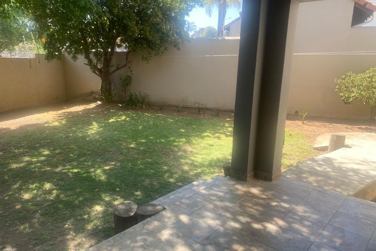 Charming 2-Bedroom Home with Private Garden & Pool Access - Photo 3