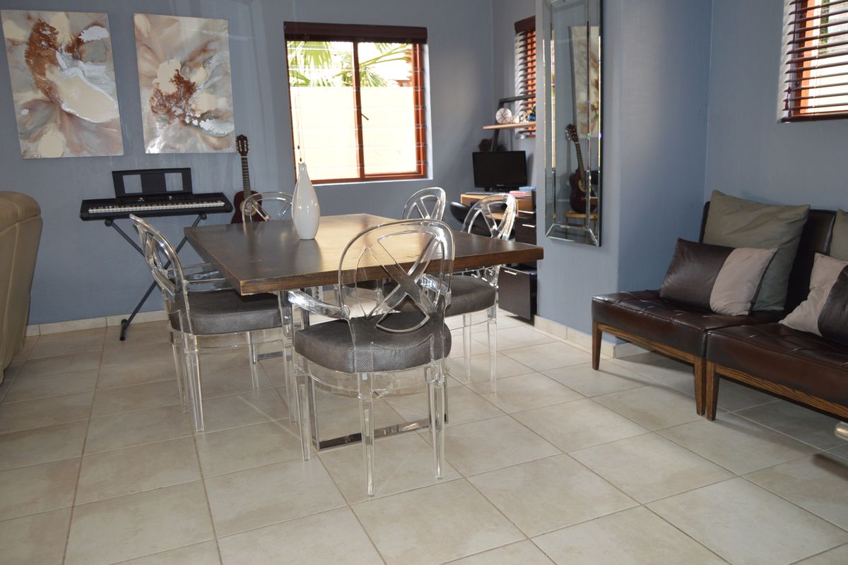 Country Style living in a safe & secure Estate - Photo 3