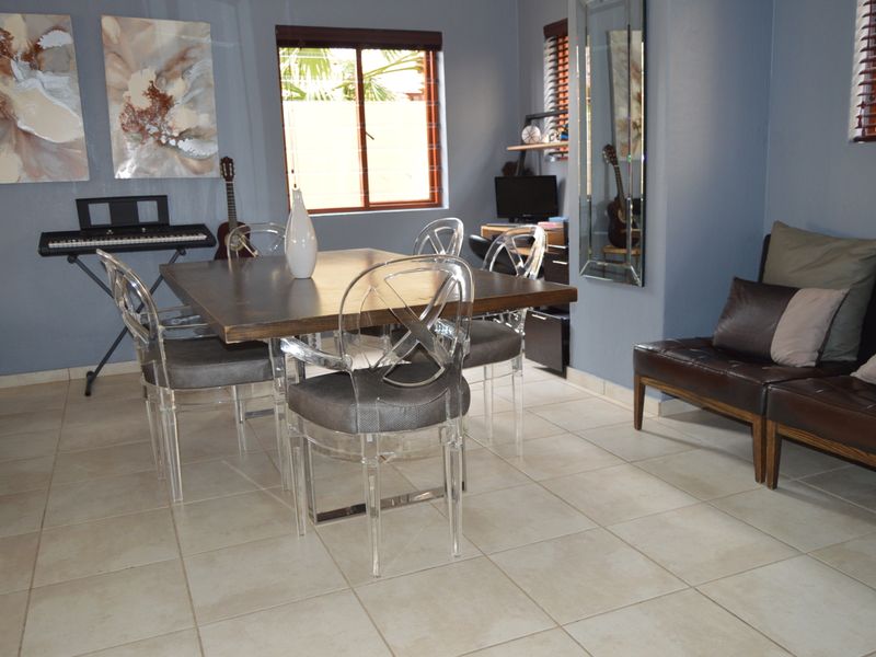 Country Style living in a safe & secure Estate - Photo 3