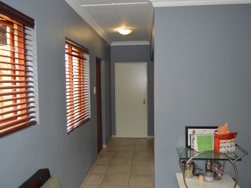 Country Style living in a safe & secure Estate - Photo 2