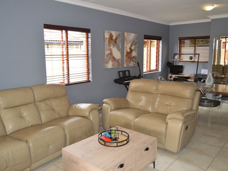 Country Style living in a safe & secure Estate - Photo 7
