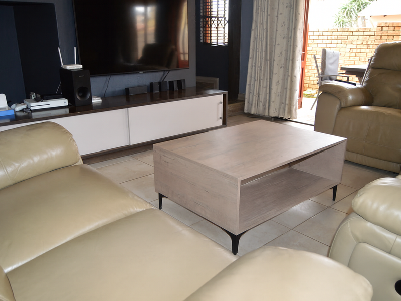 Country Style living in a safe & secure Estate - Photo 6