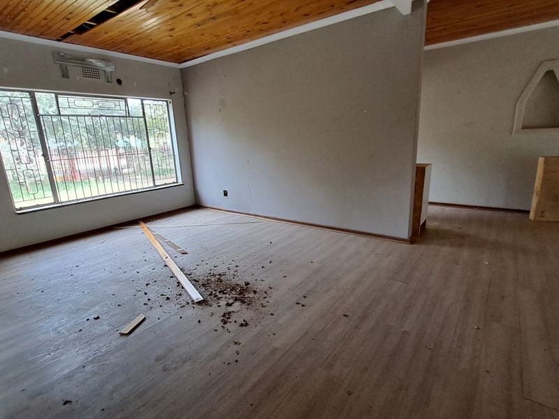 Searching for a New Caretaker to Restore Its Charm - Photo 10