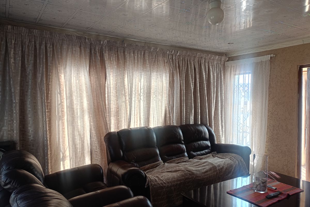 Freehold For Sale In Vereeniging - Photo 3
