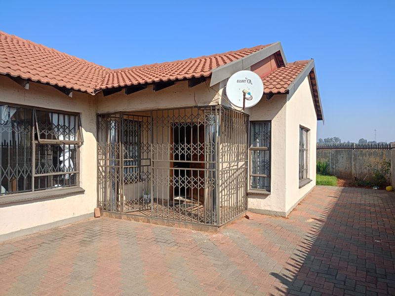 Freehold For Sale In Vereeniging - Photo 1