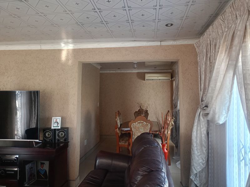 Freehold For Sale In Vereeniging - Photo 6