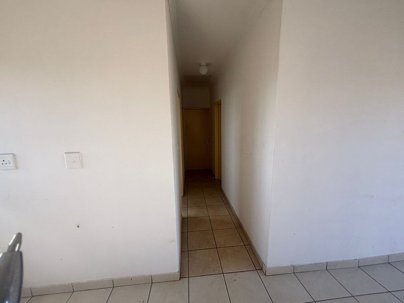 Newly build three bedroom house readily available - Photo 3