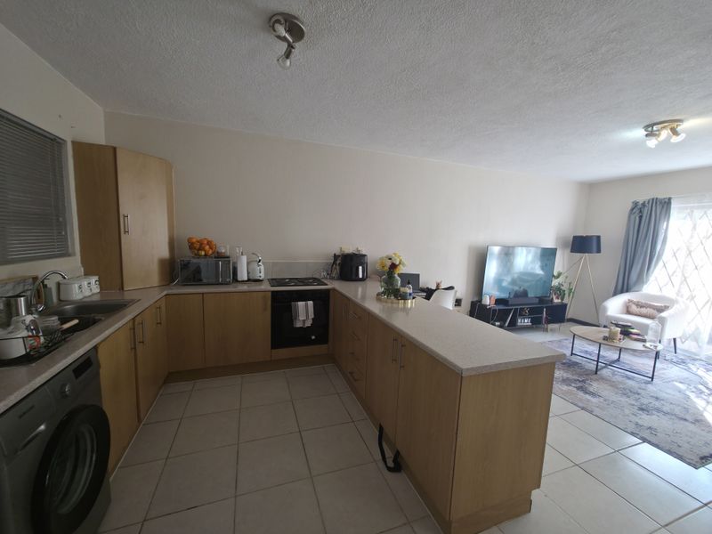 Ground Floor Apartment in Secure, well maintained The Beacon - Photo 8