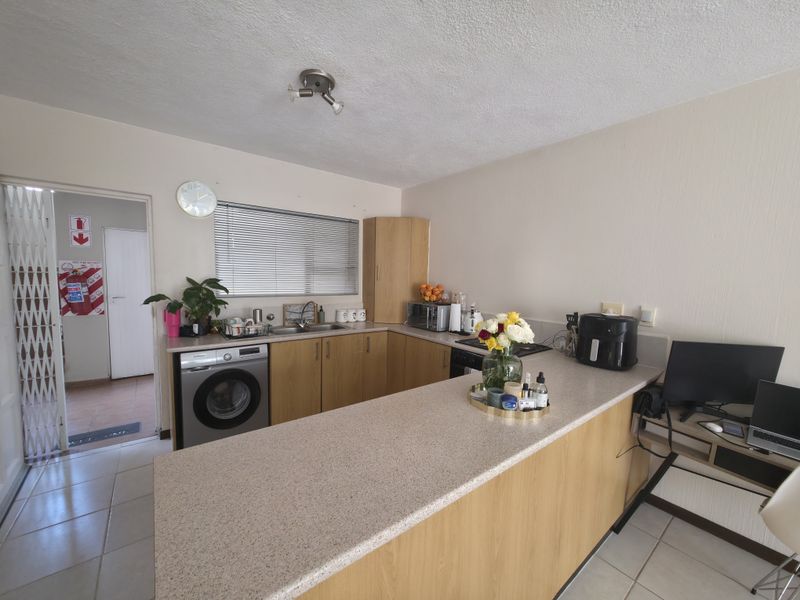 Ground Floor Apartment in Secure, well maintained The Beacon - Photo 7