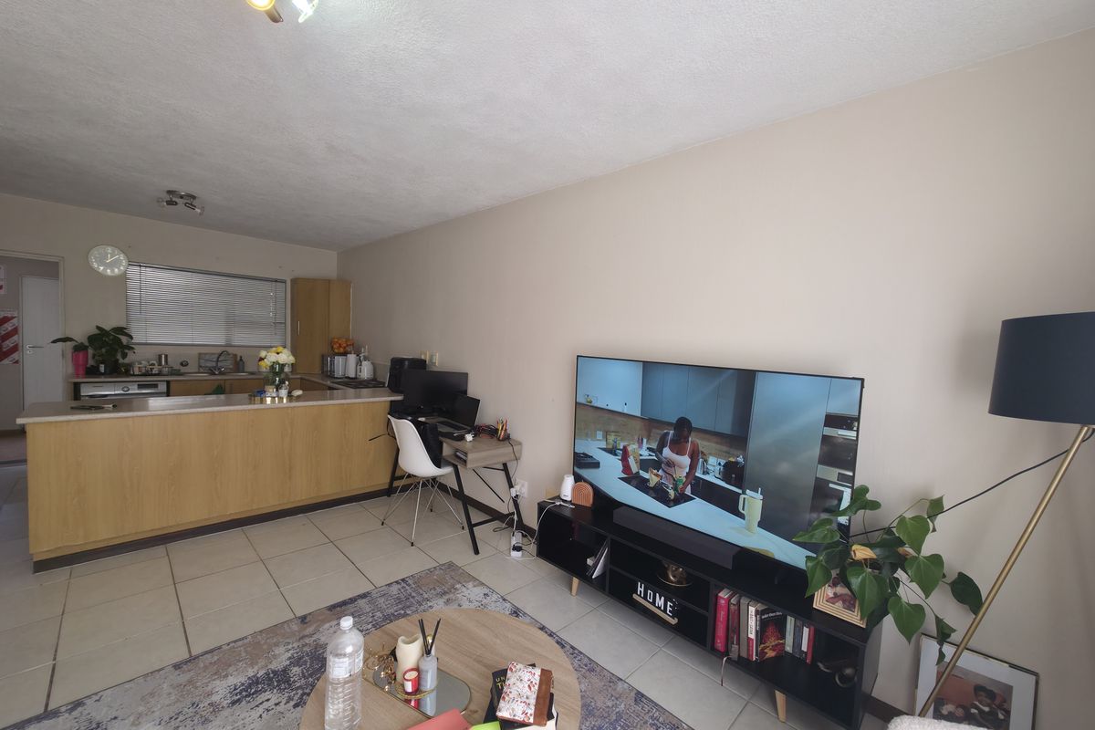 Ground Floor Apartment in Secure, well maintained The Beacon - Photo 5