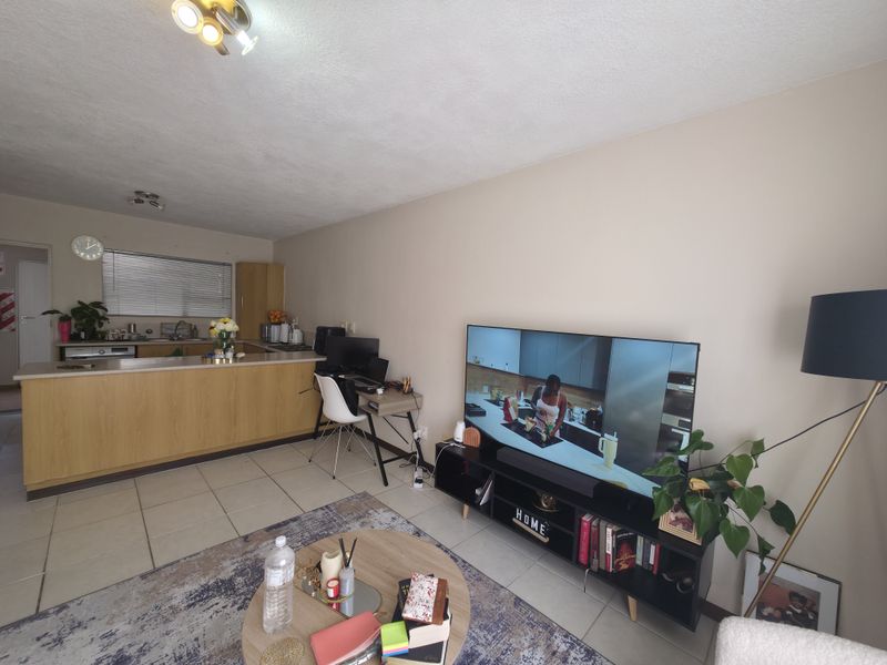 Ground Floor Apartment in Secure, well maintained The Beacon - Photo 5