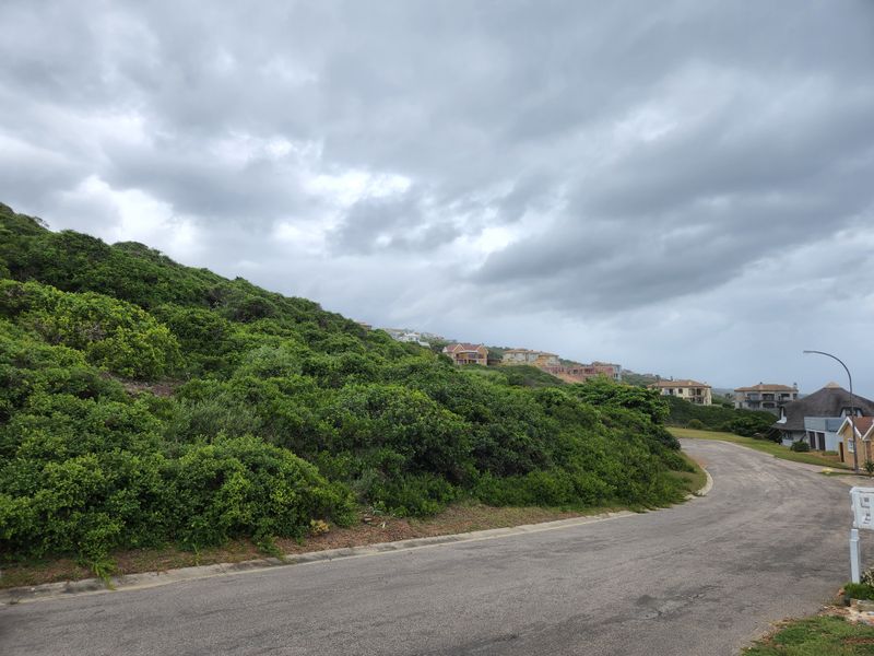Panoramic oceanfront plot – your canvas for luxury living - Photo 9