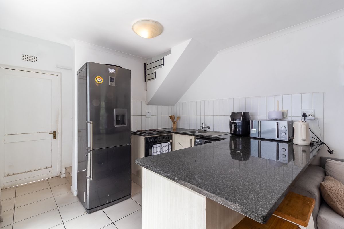 2-Bedroom Duplex Apartment to Rent in the Historic Piano Factory, Wellington - Photo 3