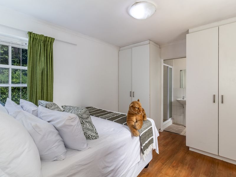 2-Bedroom Duplex Apartment to Rent in the Historic Piano Factory, Wellington - Photo 8