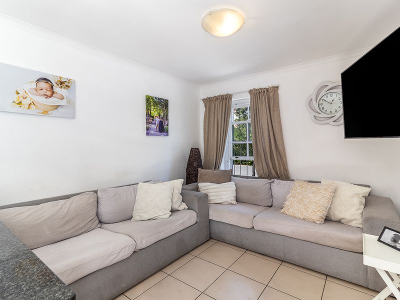 2-Bedroom Duplex Apartment to Rent in the Historic Piano Factory, Wellington - Photo 6