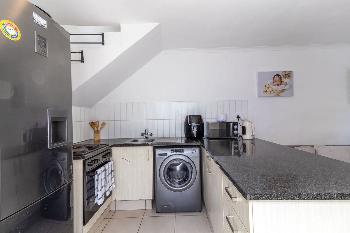 2-Bedroom Duplex Apartment to Rent in the Historic Piano Factory, Wellington - Photo 4
