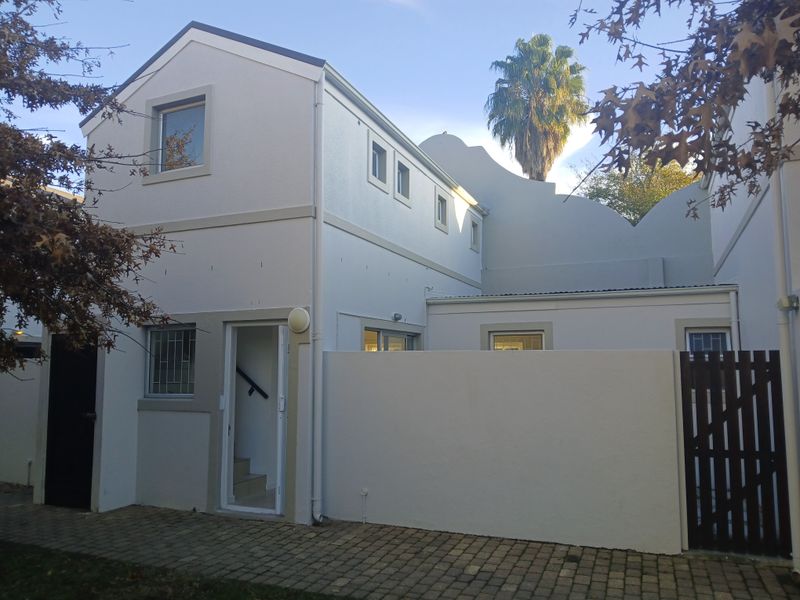 2-Bedroom Duplex Apartment to Rent in the Historic Piano Factory, Wellington - Photo 1