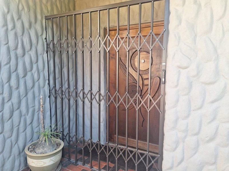 Extra-large family home to let in Winterhoek Park! - Photo 3