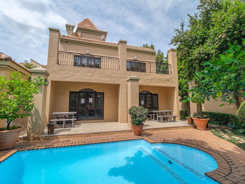Chic Loft Retreat with views of the Magaliesberg Mountains - Photo 1