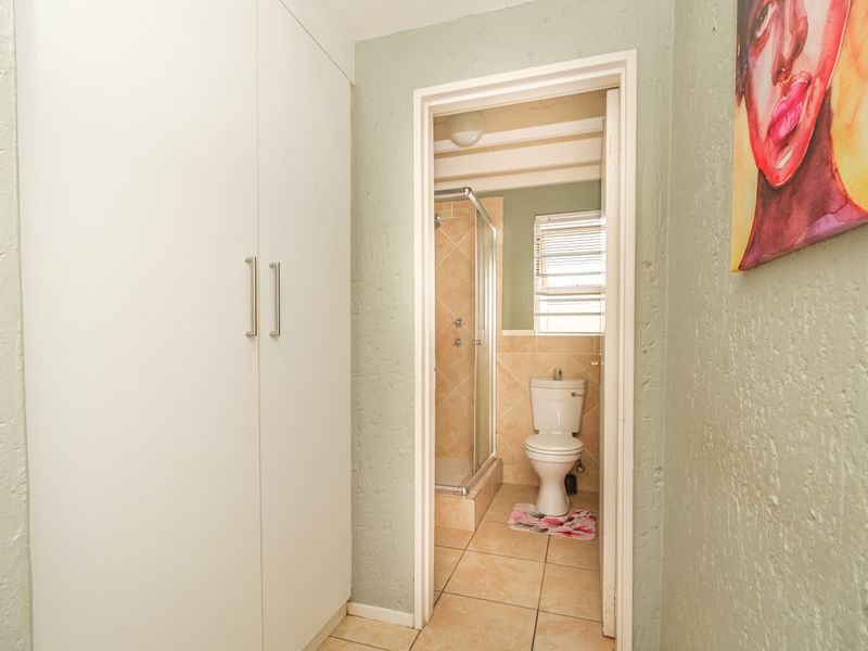 Chic Loft Retreat with views of the Magaliesberg Mountains - Photo 9