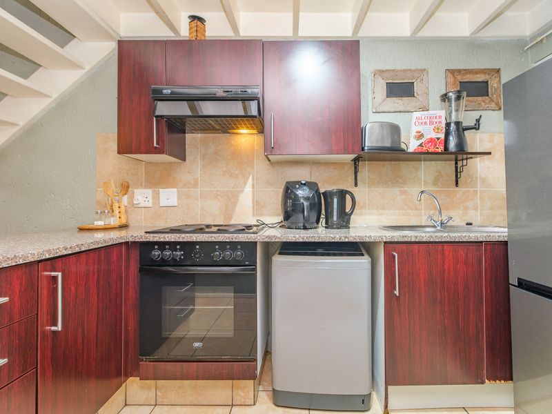 Chic Loft Retreat with views of the Magaliesberg Mountains - Photo 8