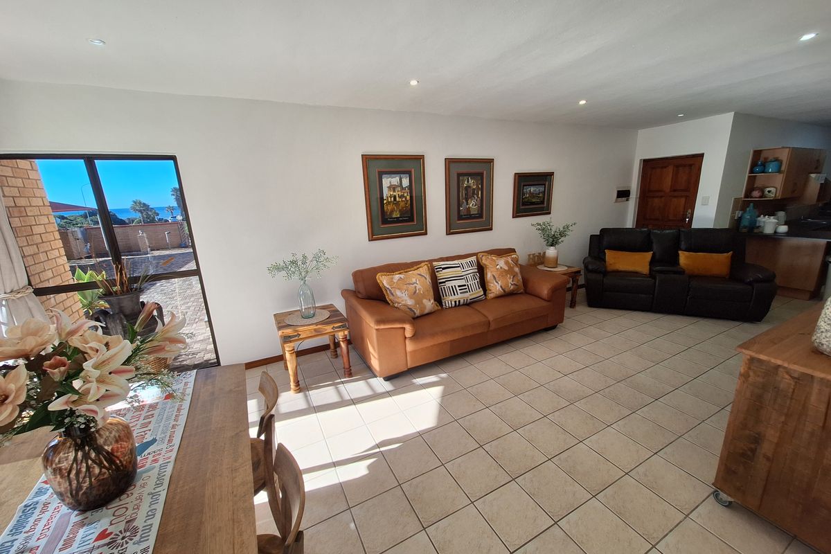Comfortable Coastal Living – Spacious 3-Bedroom Apartment for Sale - Photo 5