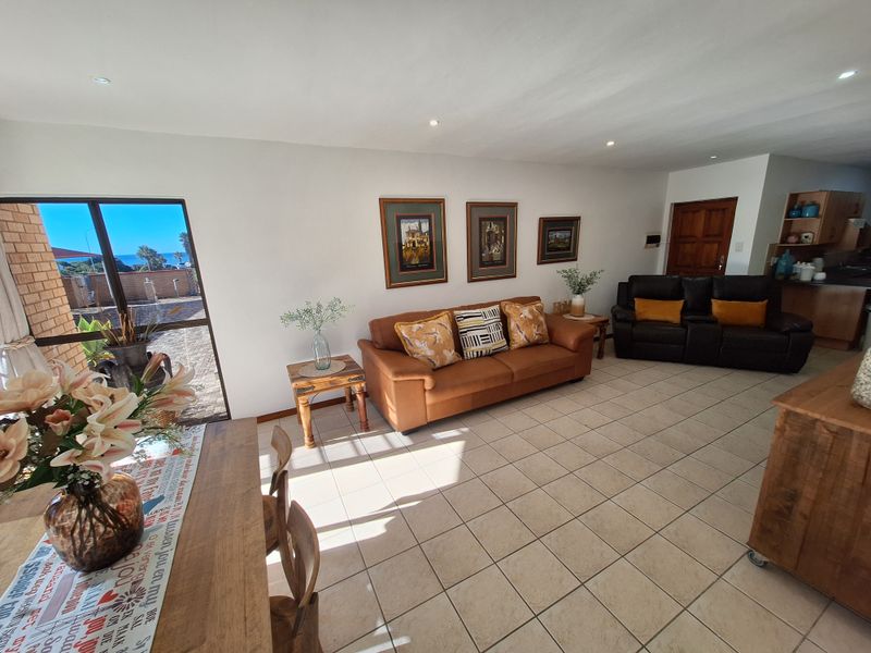 Comfortable Coastal Living – Spacious 3-Bedroom Apartment for Sale - Photo 5