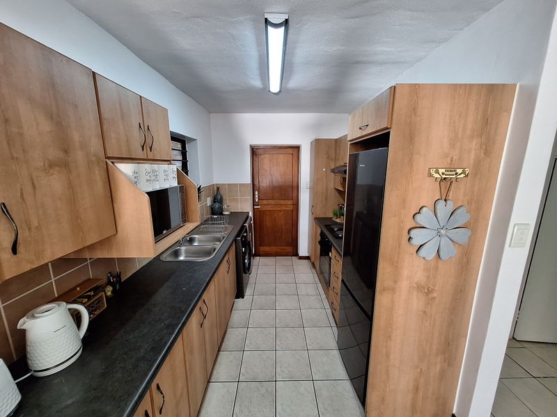 Comfortable Coastal Living – Spacious 3-Bedroom Apartment for Sale - Photo 8