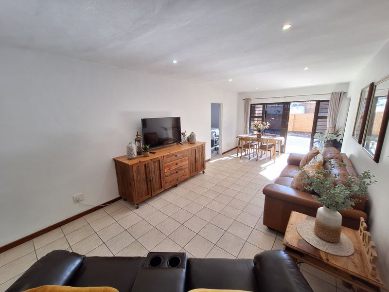 Comfortable Coastal Living – Spacious 3-Bedroom Apartment for Sale - Photo 4