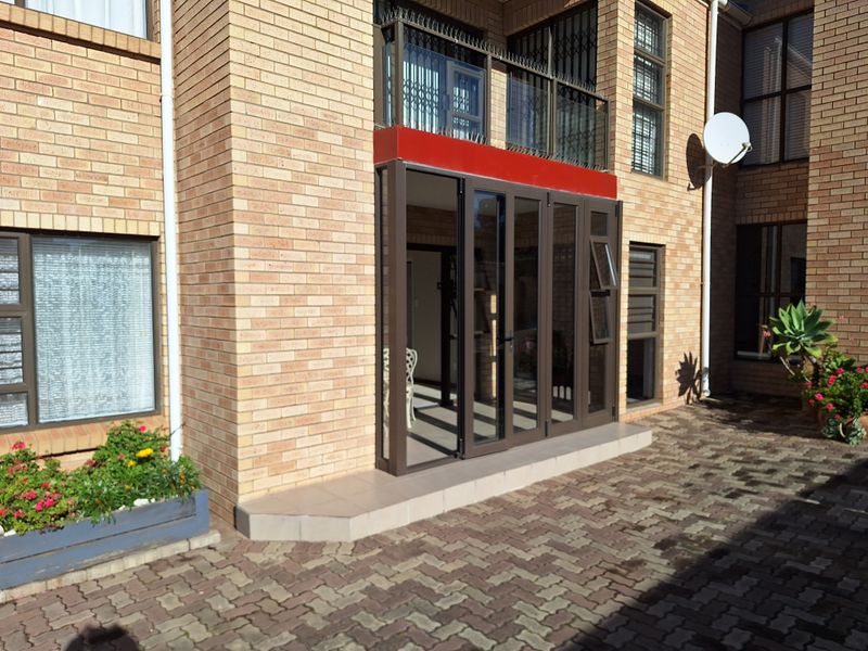 Modern, Comfortable Ground-Floor Apartment for Sale - Photo 1