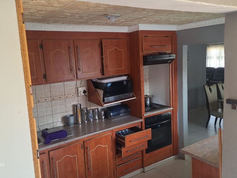 Modern Comfort, 3 Bedrooms - Photo 5