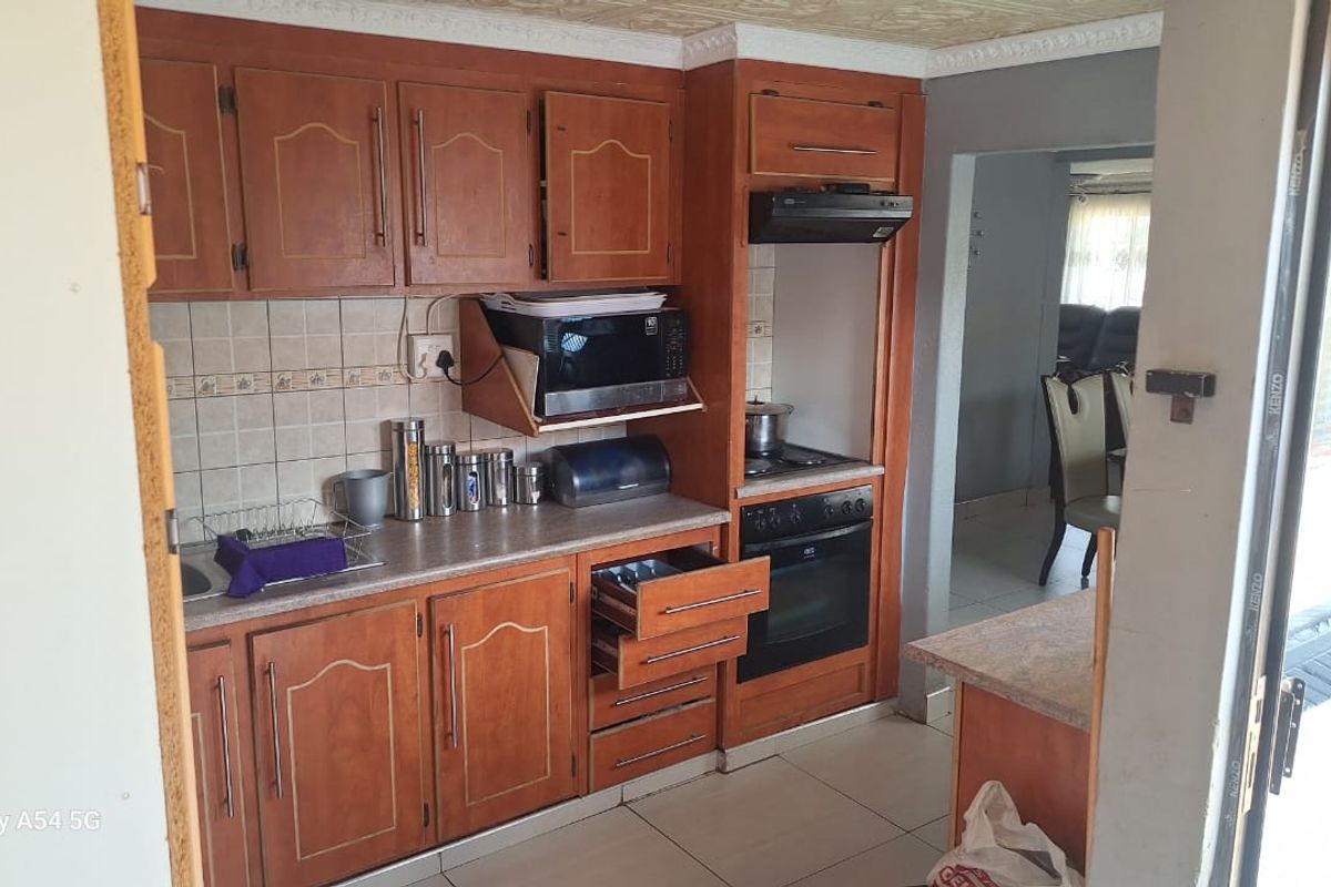 Modern Comfort, 3 Bedrooms - Photo 3