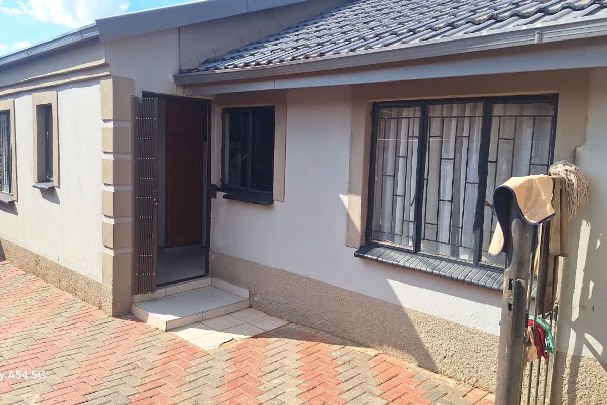 Modern Comfort, 3 Bedrooms - Photo 2