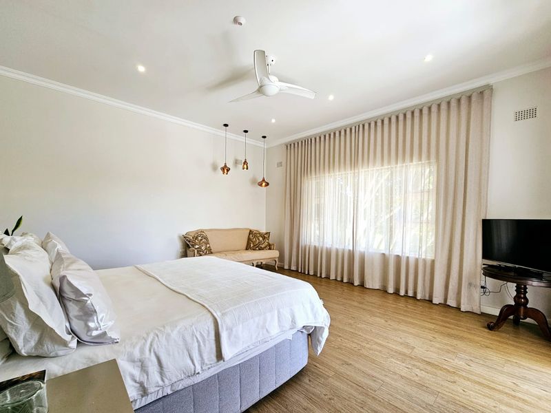 Stunning 8 Bedroom, 8 Bathroom house situated in Selborne East London - Photo 10