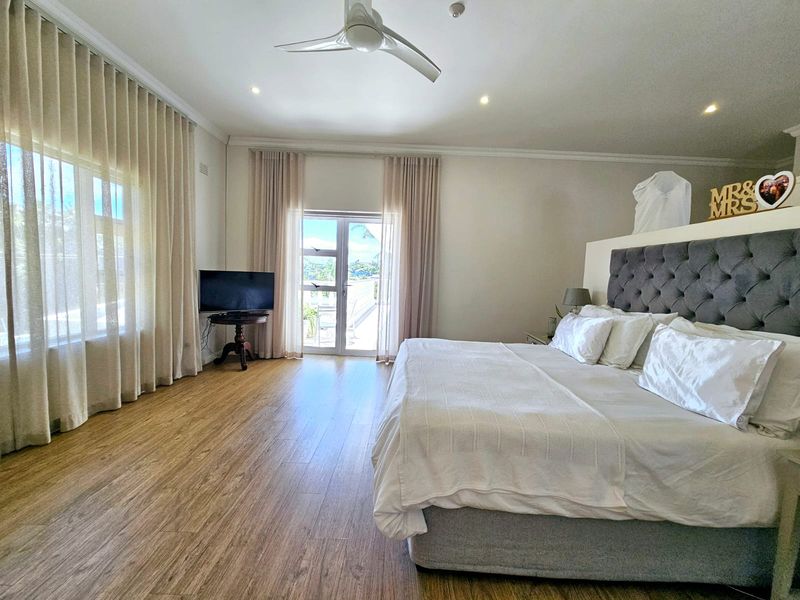 Stunning 8 Bedroom, 8 Bathroom house situated in Selborne East London - Photo 8
