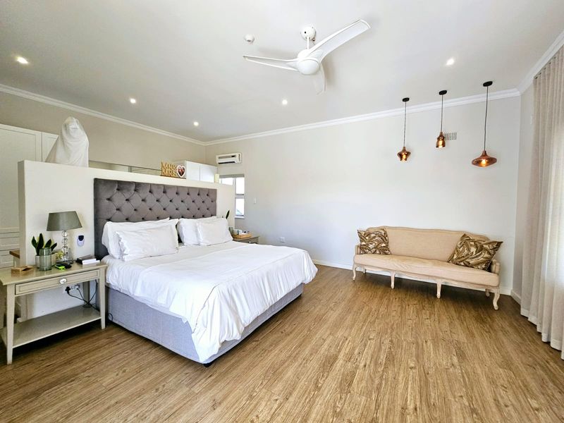 Stunning 8 Bedroom, 8 Bathroom house situated in Selborne East London - Photo 3
